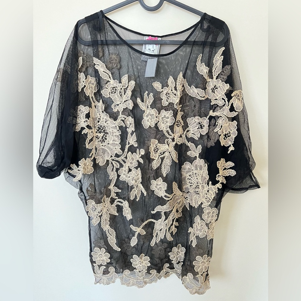 Yoana baraschi lace top hand stitching floral design. 🖤
